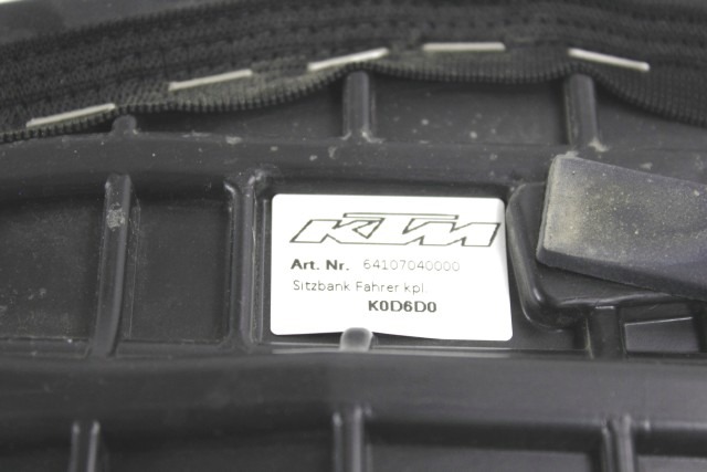 KTM 790 DUKE 64107040000 SELLA ANTERIORE 18 - 20 FRONT SEAT LEGGERI SEGNI DI USURA