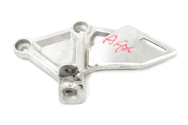 HONDA CBR 650 R 50700MKND50 STAFFA PEDANA ANTERIORE SINISTRA RH01 21 - 23 FRONT LEFT FOOTREST HOLDER CON GRAFFIO