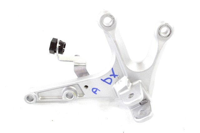 YAMAHA MT-03 1WDF744300 STAFFA PEDANA ANTERIORE DESTRA RH21 20 - 23 FRONT RIGHT FOOTREST HOLDER 