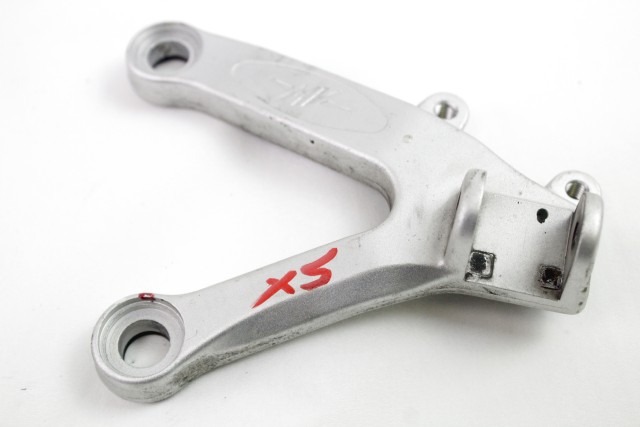 MV AGUSTA BRUTALE 990 R 8000B3499 STAFFA PEDANA ANTERIORE SINISTRA 09 - 12 FRONT LEFT FOOTREST HOLDER