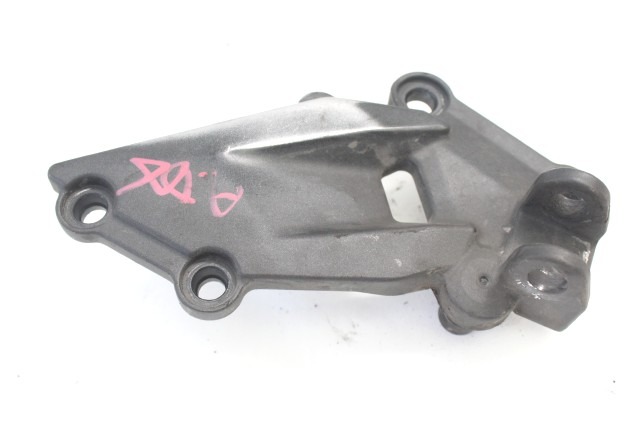 KAWASAKI NINJA 250 R 35063038618R STAFFA PEDANA ANTERIORE DESTRA EX250K 07 - 13 FRONT RIGHT FOOTREST HOLDER