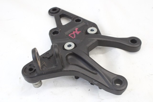 KAWASAKI Z 900 35063144218R STAFFA PEDANA ANTERIORE DESTRA ZR900F 2022 FRONT RIGHT FOOTREST HOLDER 35063140018R