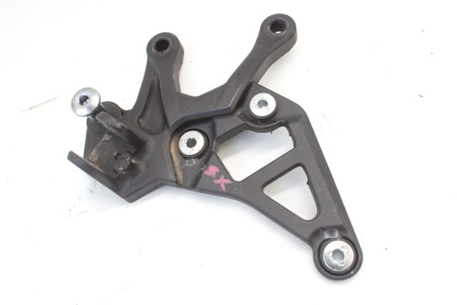 KAWASAKI Z 900 35063139918R STAFFA PEDANA ANTERIORE SINISTRA ZR900F 2022 FRONT LEFT FOOTREST HOLDER