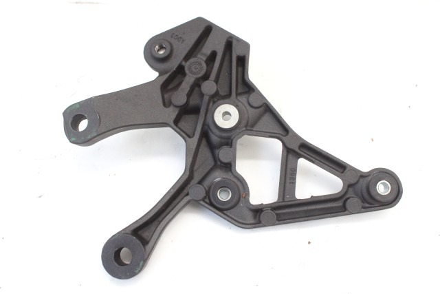 KAWASAKI Z 900 35063139918R STAFFA PEDANA ANTERIORE SINISTRA ZR900F 2022 FRONT LEFT FOOTREST HOLDER