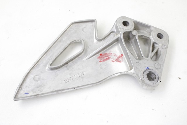 SUZUKI GSX S 125 4352123K00 STAFFA PEDANA ANTERIORE SINISTRA WDL0 22 - 24 FRONT LEFT FOOTREST HOLDER