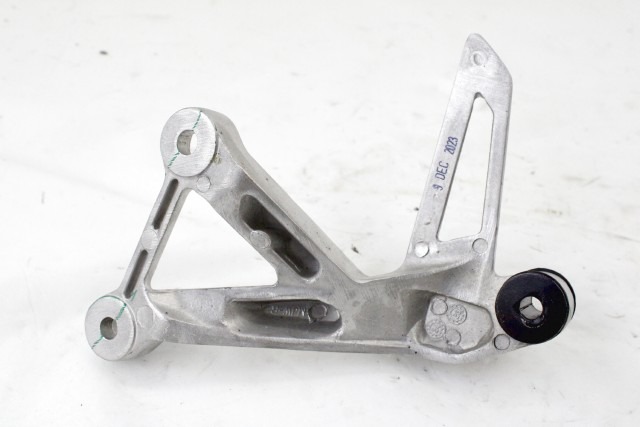 HONDA CB 500 HORNET 50715MJWJ00 STAFFA PEDANA POSTERIORE DESTRA PC71 (2024) REAR RIGHT FOOTREST HOLDER