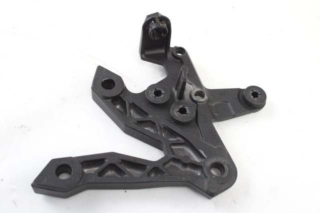 KAWASAKI Z 1000 35063030018R STAFFA PEDANA ANTERIORE DESTRA 07 - 09 FRONT RIGHT FOOTREST HOLDER