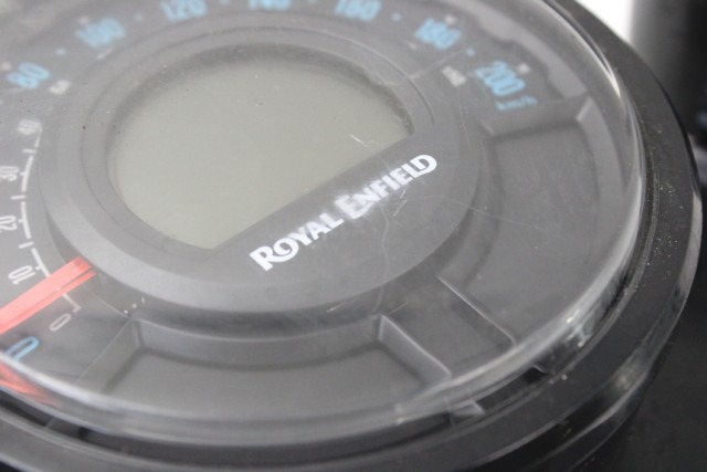 ROYAL ENFIELD SUPER METEOR 650 RAC01184 RAC00110 STRUMENTAZIONE CONTACHILOMETRI 23 - 25 SPEEDOMETER CON PICCOLI GRAFFI