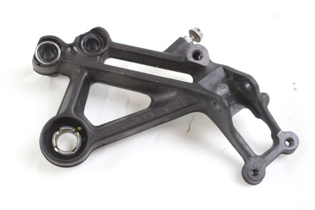 KTM 125 DUKE 93003039000 STAFFA PEDANA ANTERIORE DESTRA 21 - 23 FRONT RIGHT FOOTREST HOLDER