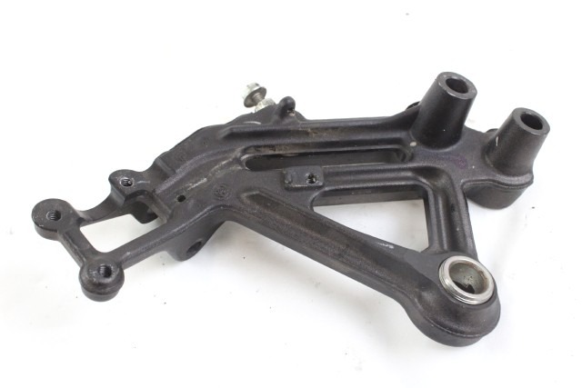 KTM 125 DUKE 93003039000 STAFFA PEDANA ANTERIORE DESTRA 21 - 23 FRONT RIGHT FOOTREST HOLDER